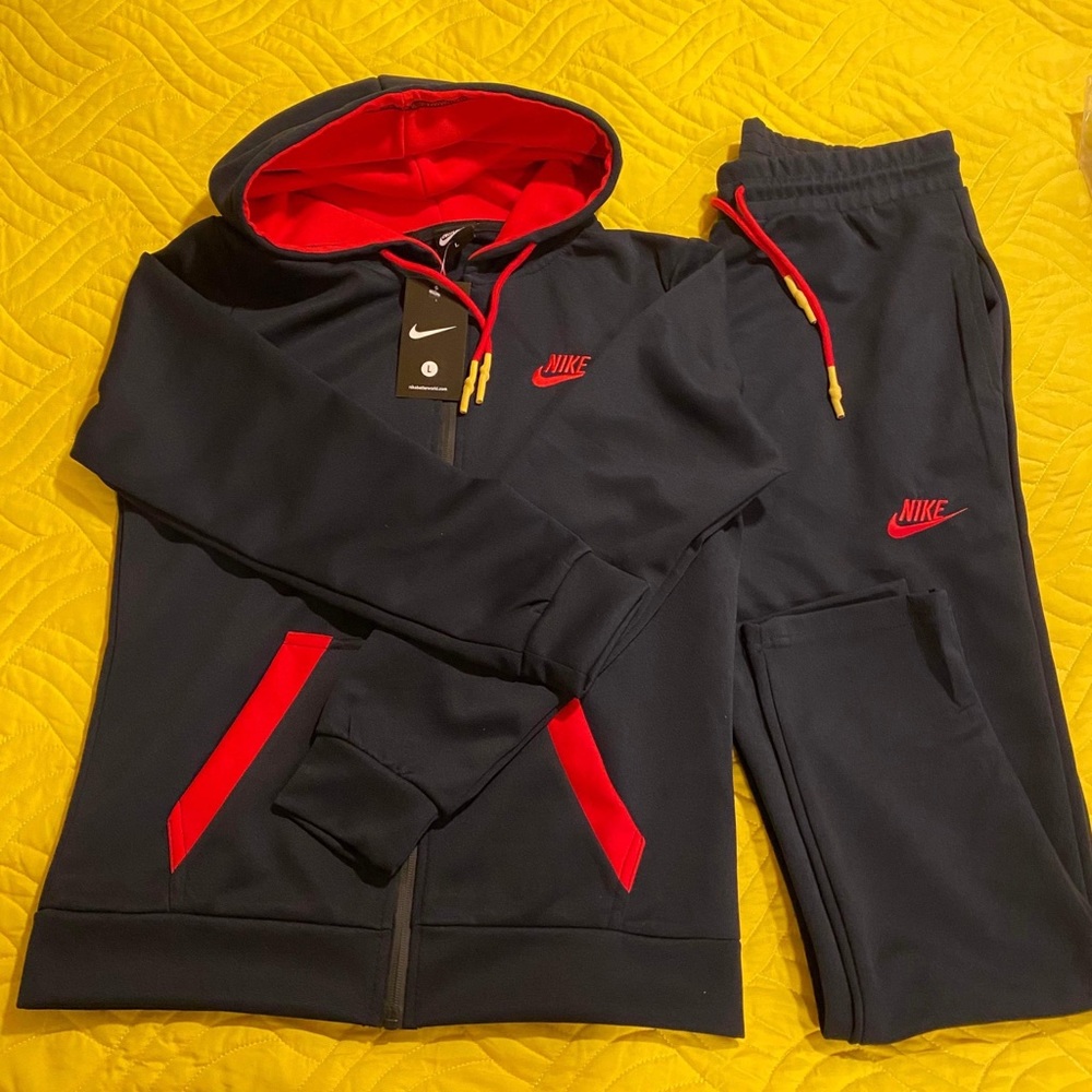 Nike tech joggers women